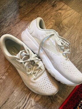 Brooks Women's Athletic Running Shoes in White